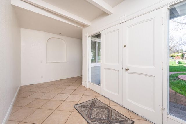 3838 Circle Dr, Loomis, CA 95650