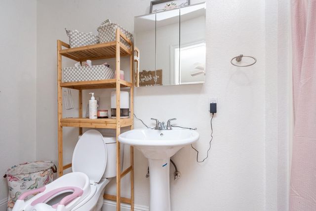 3838 Circle Dr, Loomis, CA 95650