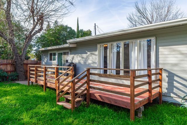 3838 Circle Dr, Loomis, CA 95650