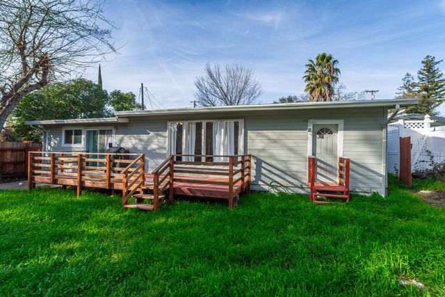 3838 Circle Dr, Loomis, CA 95650