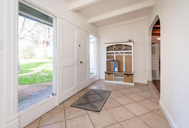 3838 Circle Dr, Loomis, CA 95650