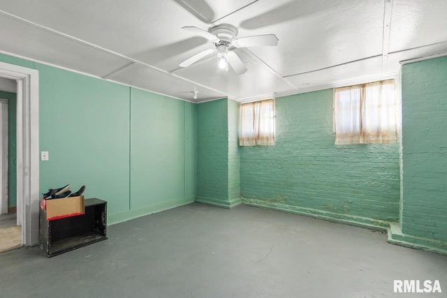 1816 W CALLENDER Avenue, Peoria, IL 61606