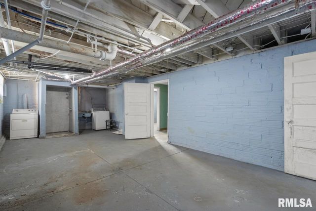 1816 W CALLENDER Avenue, Peoria, IL 61606