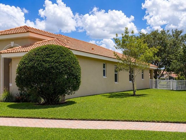 3392 SW Porpoise Circle, Stuart, FL 34997