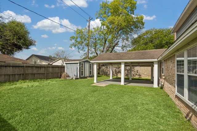 9826 Carlow Lane, La Porte, TX 77571