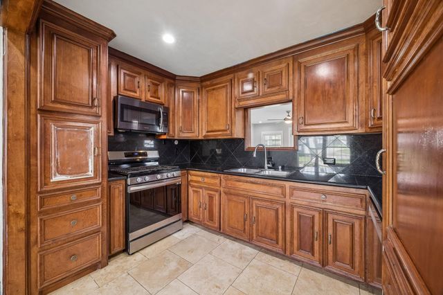 9826 Carlow Lane, La Porte, TX 77571