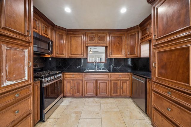 9826 Carlow Lane, La Porte, TX 77571