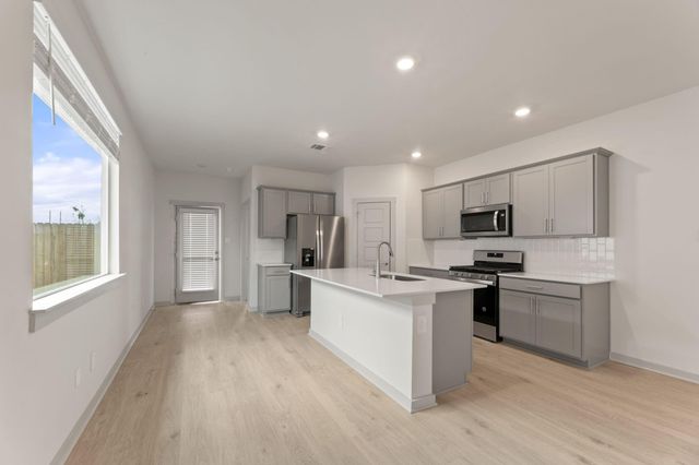 237 Ashford ST, San Marcos, TX 78666