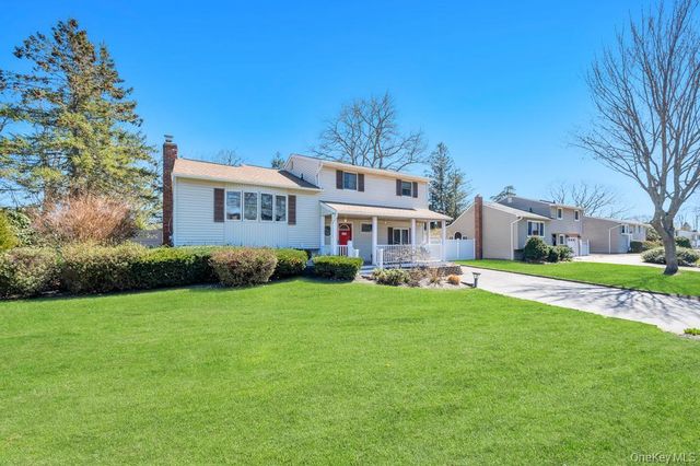 11 Biscayne Drive, Selden, NY 11784