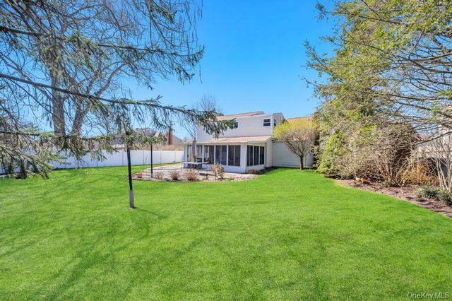 11 Biscayne Drive, Selden, NY 11784
