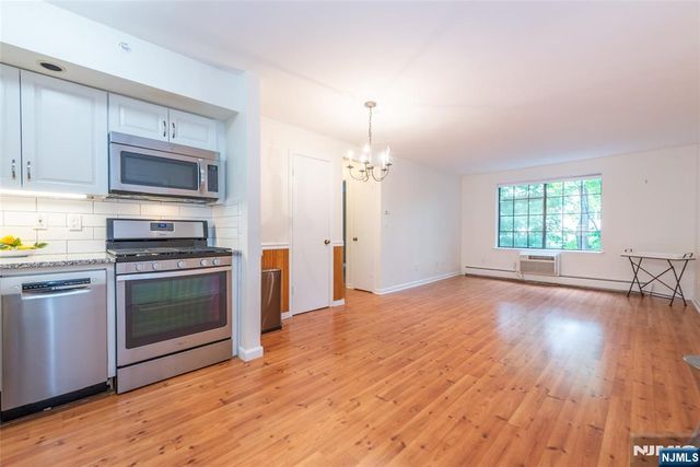 1406 Faulkner Court, Mahwah, NJ 07430