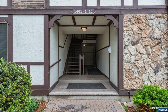 1406 Faulkner Court, Mahwah, NJ 07430