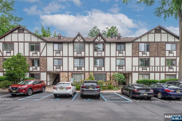 1406 Faulkner Court, Mahwah, NJ 07430