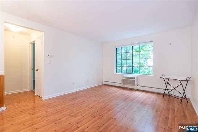 1406 Faulkner Court, Mahwah, NJ 07430