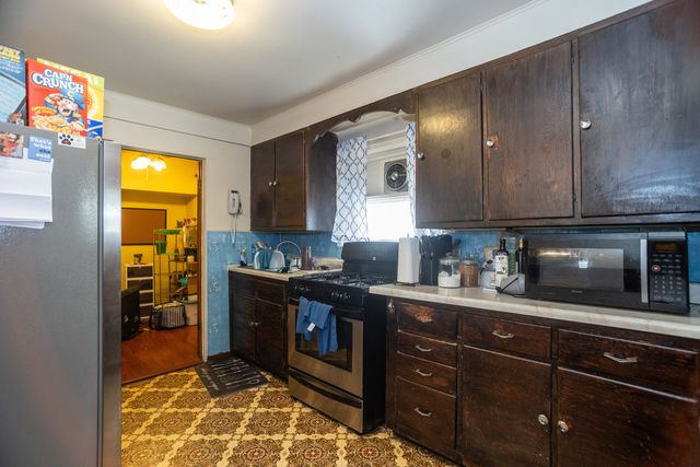 8351 S Cregier Avenue, Chicago, IL 60617