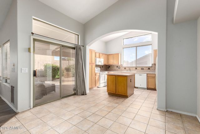 8965 E HILLVIEW Street, Mesa, AZ 85207