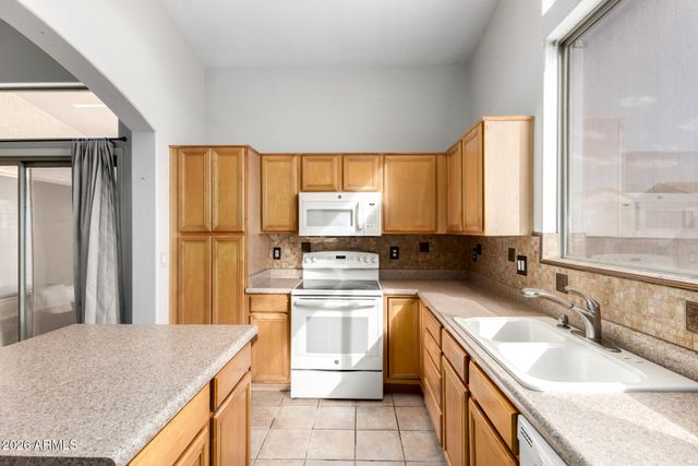 8965 E HILLVIEW Street, Mesa, AZ 85207