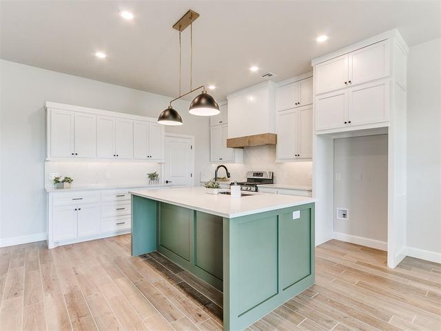 713 Summit Hollow Drive, Norman, OK 73071