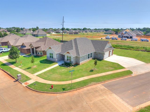 713 Summit Hollow Drive, Norman, OK 73071