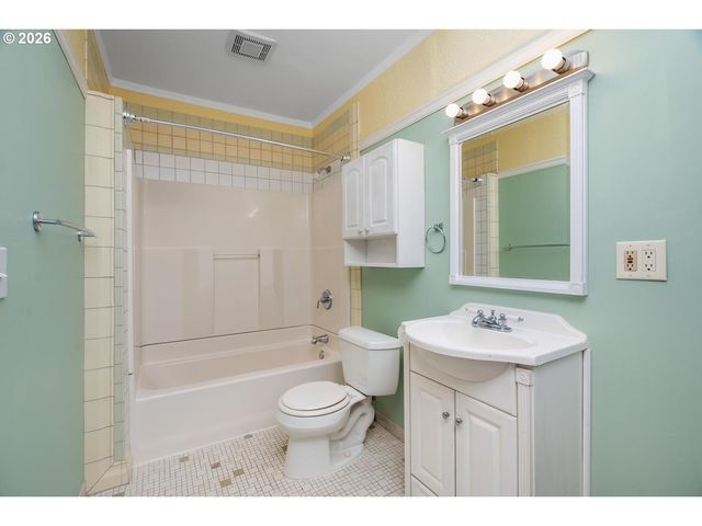 12406 Se FULLER Rd, Milwaukie, OR 97222