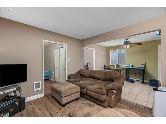 12406 Se FULLER Rd, Milwaukie, OR 97222