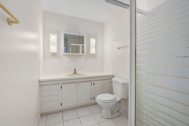 4250 Saratoga Avenue L214, Downers Grove, IL 60515