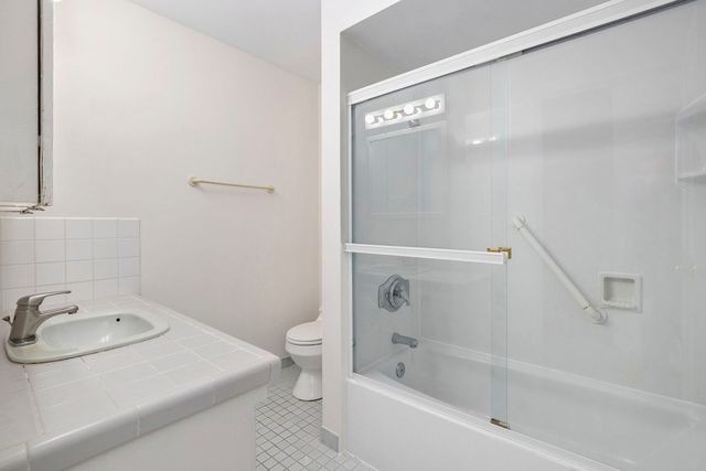 4250 Saratoga Avenue L214, Downers Grove, IL 60515