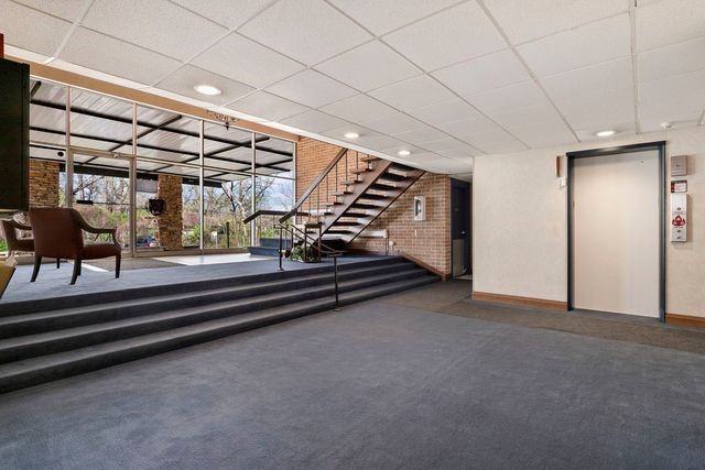 4250 Saratoga Avenue L214, Downers Grove, IL 60515