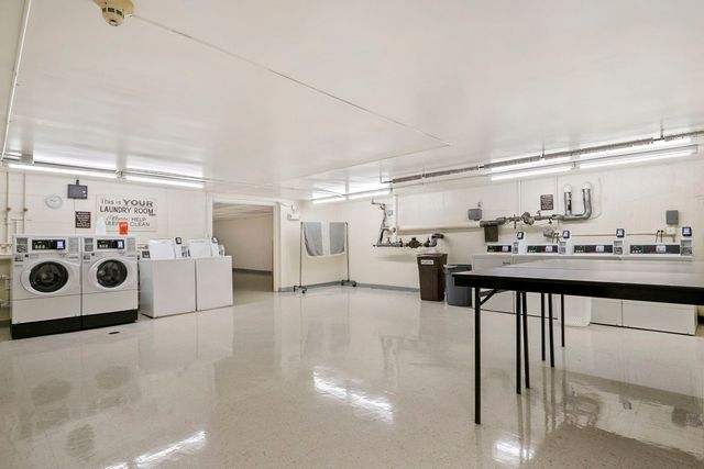 4250 Saratoga Avenue L214, Downers Grove, IL 60515