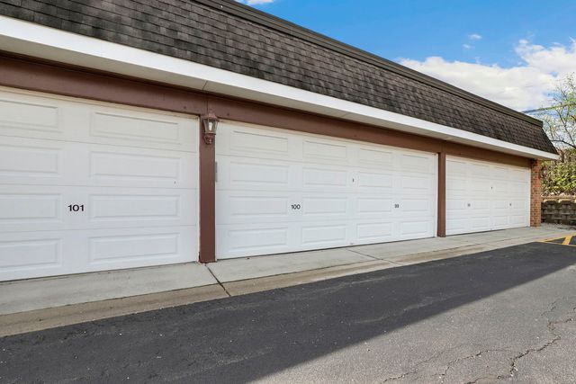 4250 Saratoga Avenue L214, Downers Grove, IL 60515