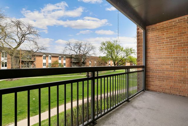 4250 Saratoga Avenue L214, Downers Grove, IL 60515
