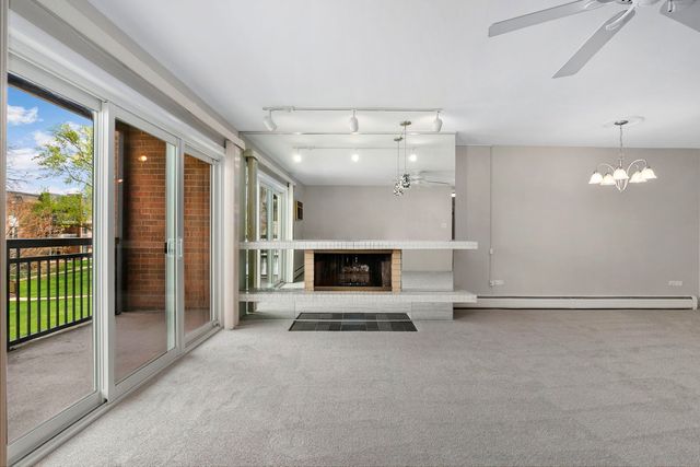 4250 Saratoga Avenue L214, Downers Grove, IL 60515