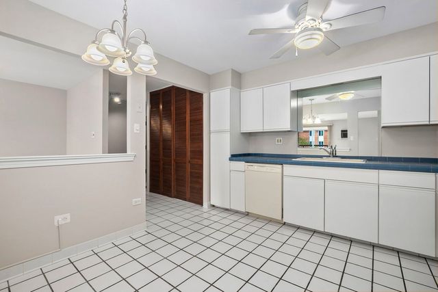 4250 Saratoga Avenue L214, Downers Grove, IL 60515