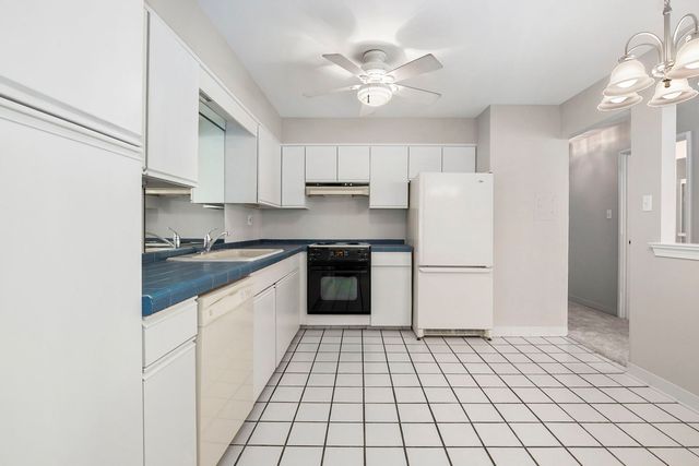 4250 Saratoga Avenue L214, Downers Grove, IL 60515