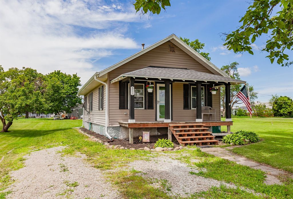 311 SE 2nd Street, Melcher Dallas, IA 50163
