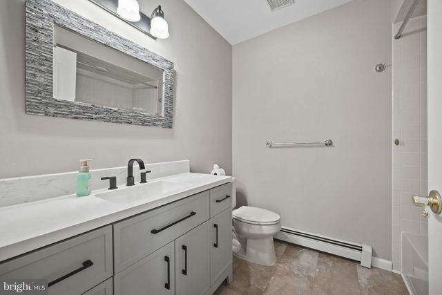 34 WINTERTON DR, Toms River, NJ 08757