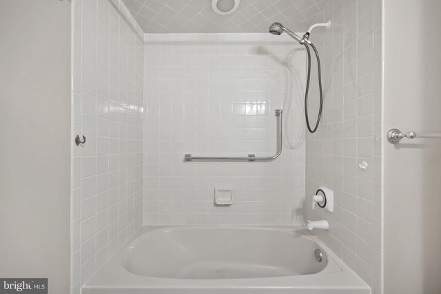 34 WINTERTON DR, Toms River, NJ 08757
