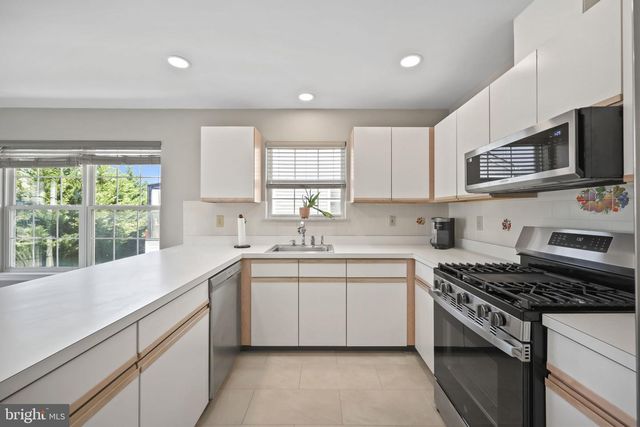 34 WINTERTON DR, Toms River, NJ 08757