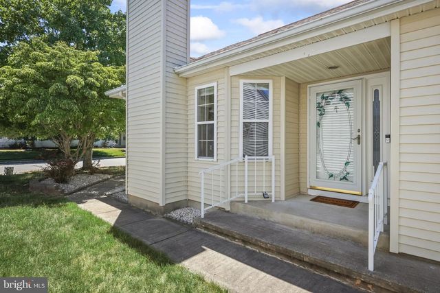 34 WINTERTON DR, Toms River, NJ 08757