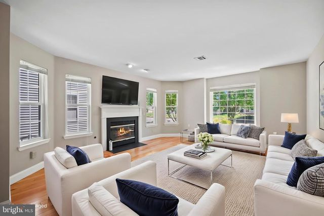 34 WINTERTON DR, Toms River, NJ 08757