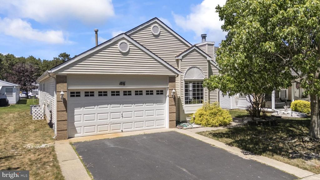 34 WINTERTON DR, Toms River, NJ 08757