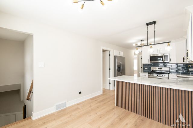 7715 New England Avenue, Burbank, IL 60459