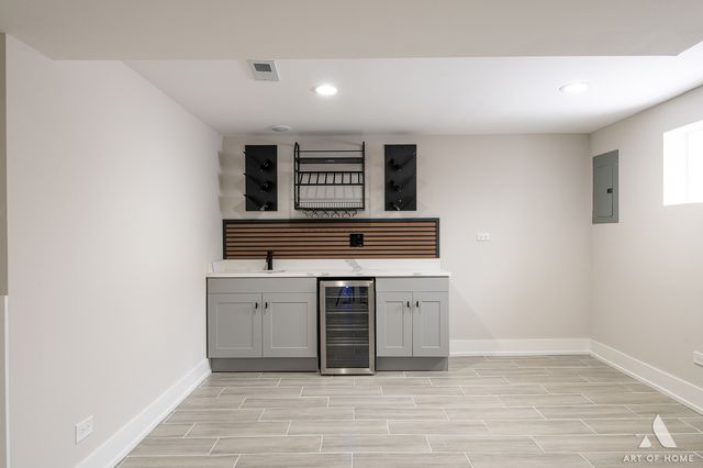 7715 New England Avenue, Burbank, IL 60459