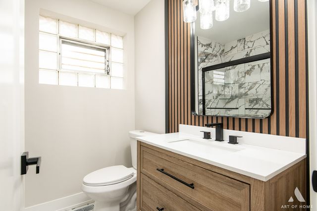 7715 New England Avenue, Burbank, IL 60459