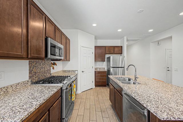 5735 W JONES Avenue, Phoenix, AZ 85043