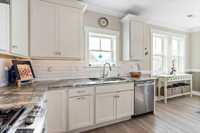 607 Trawler Place, Newport, NC 28570