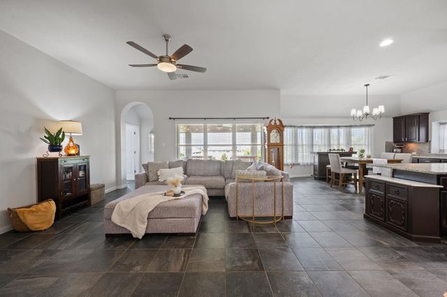 204 Elm Green CV, Hutto, TX 78634