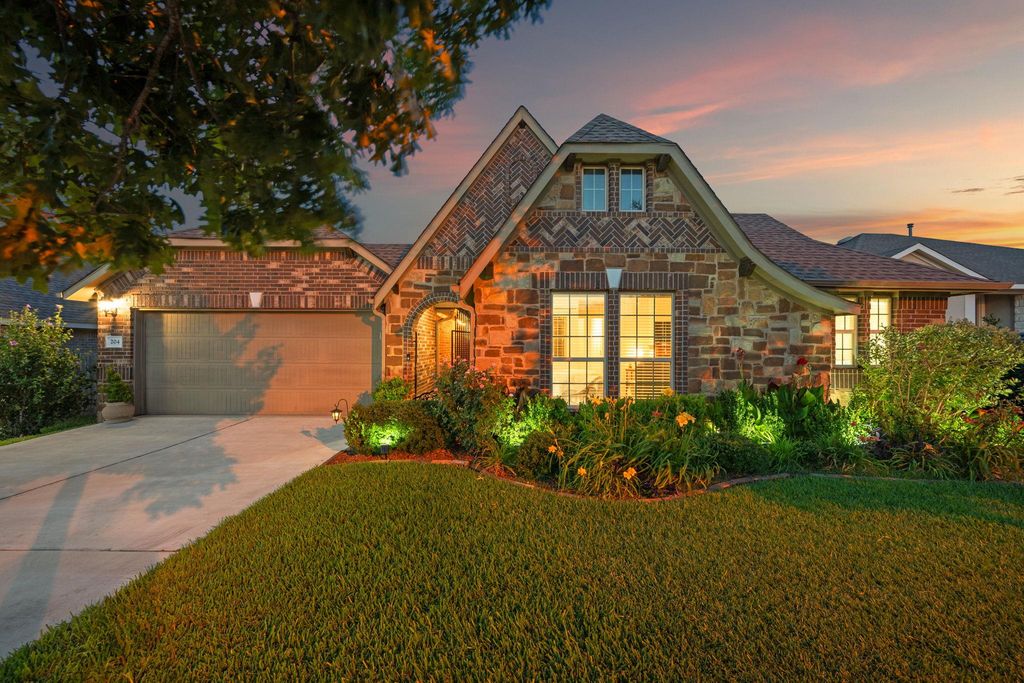 204 Elm Green CV, Hutto, TX 78634