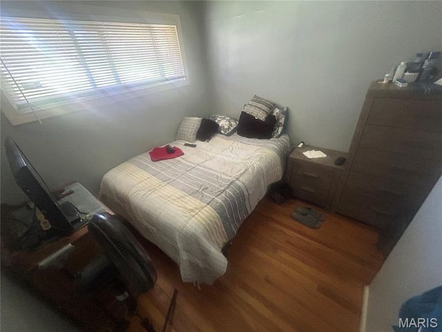 5661 Parchester Drive, St Louis, MO 63121