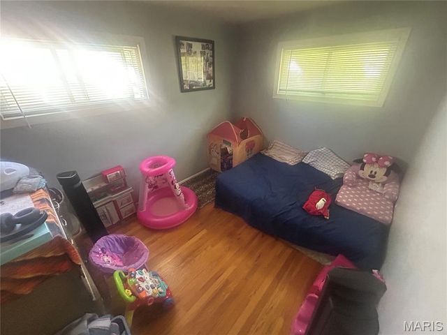 5661 Parchester Drive, St Louis, MO 63121